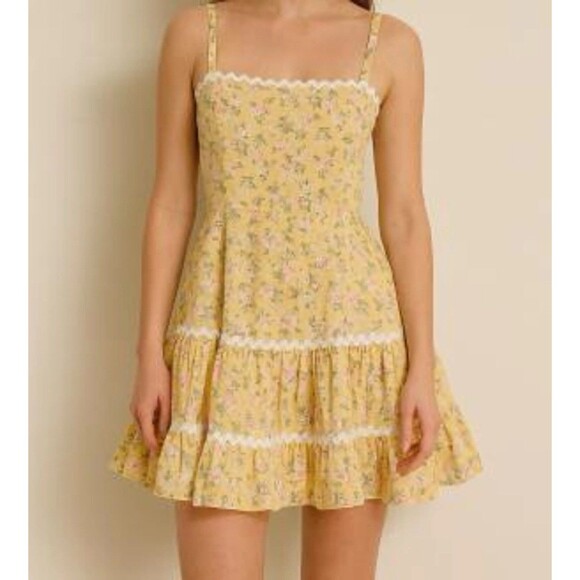 Trixxi Dresses & Skirts - Trixxi Women’s Size Medium Yellow Floral Tiered Ric Rac Trim Mini Dress